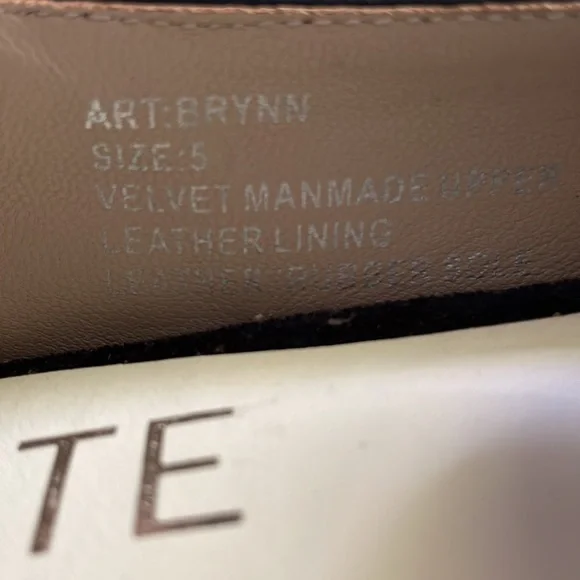 Ron White velvet flats (sz 5) - Picture 8 of 11